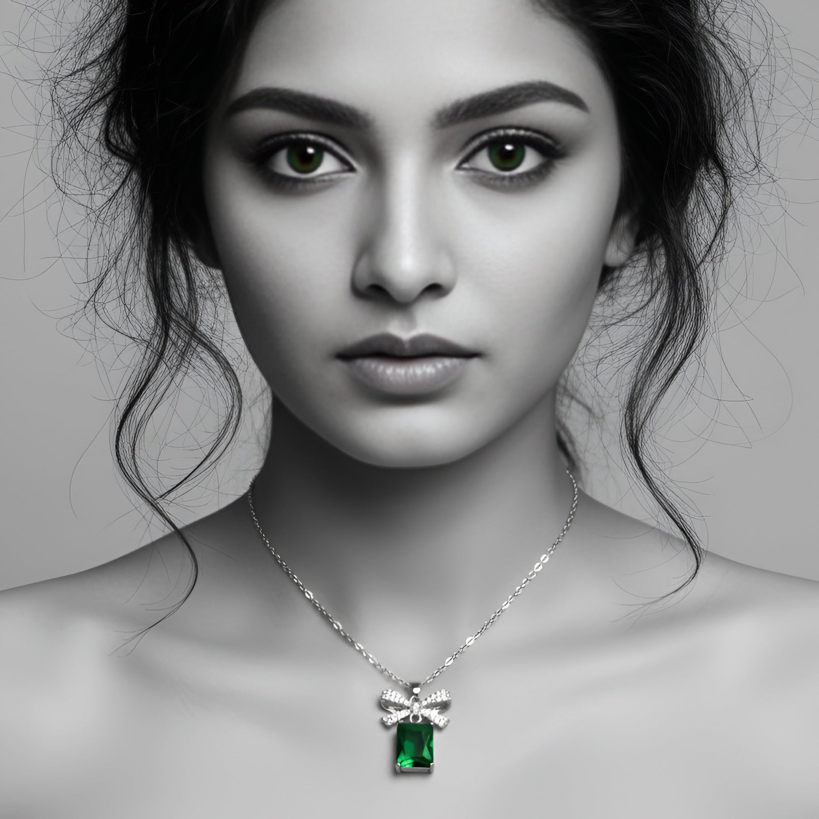 The Silver Emerald Bow Grace Necklace