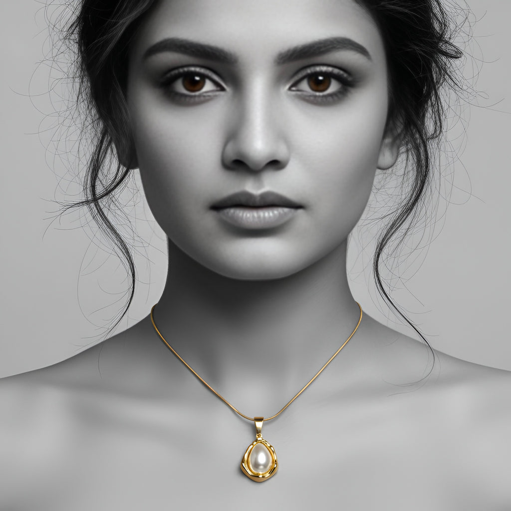 The Golden Aura Pearl Necklace