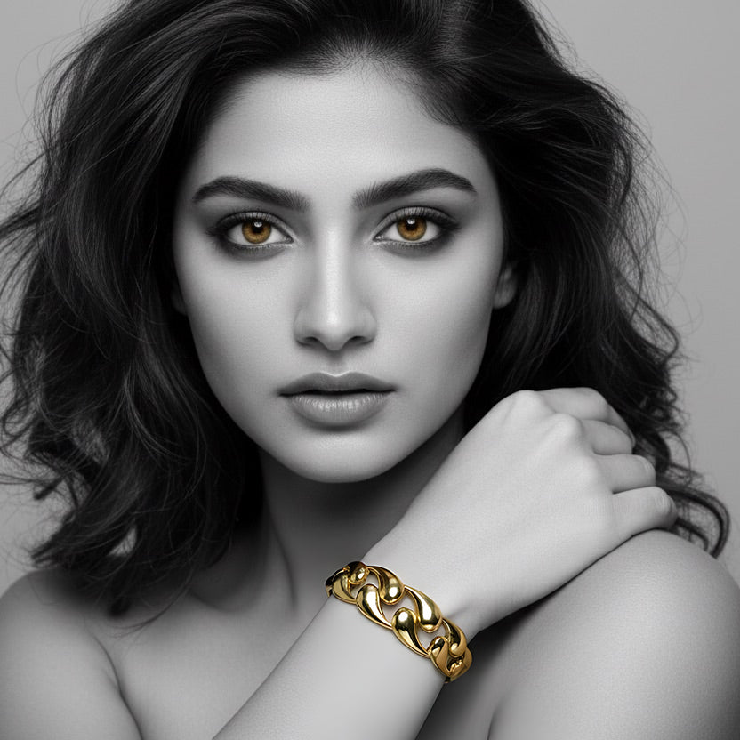 The Bold Chain Curve Bangle