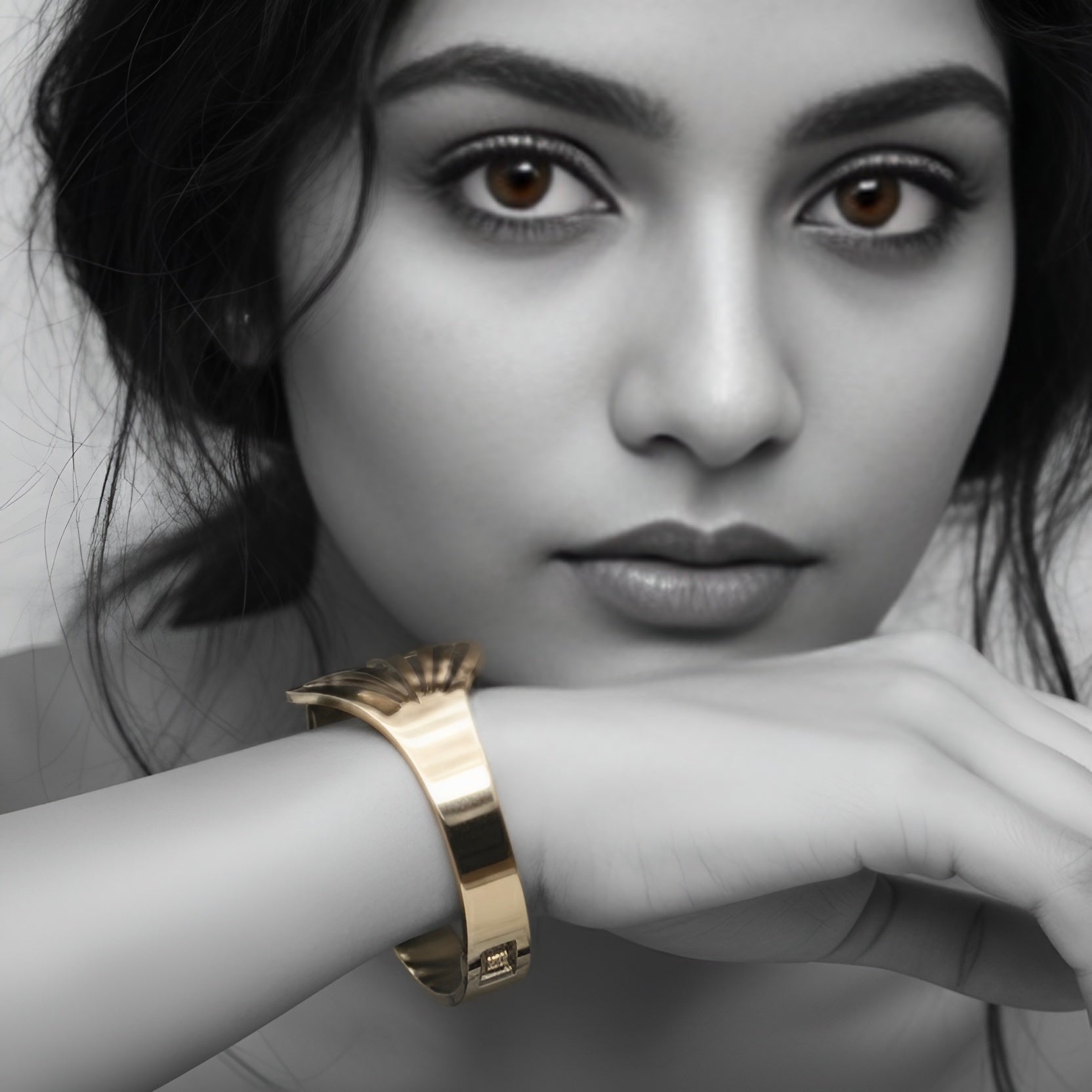 The Golden Leaf Crest Bracelet