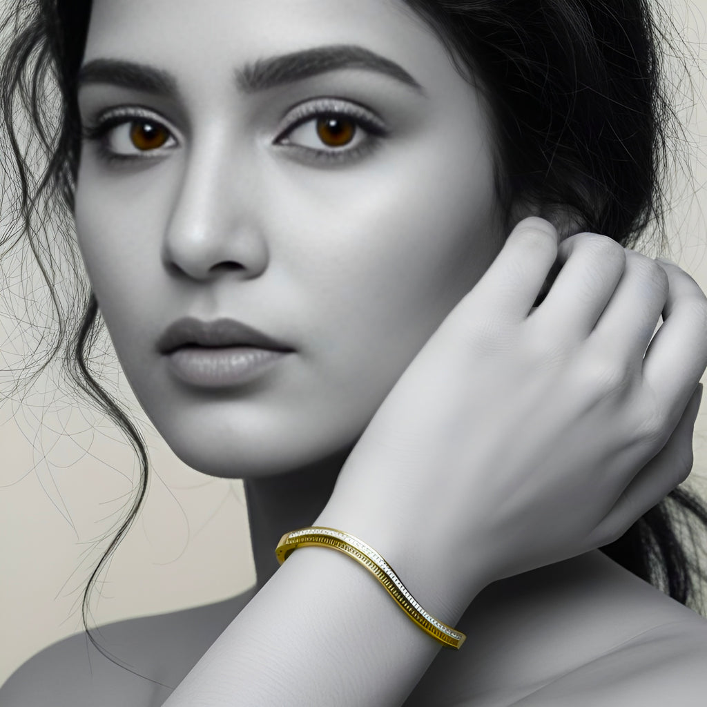 The Aurelia Wave Bracelet