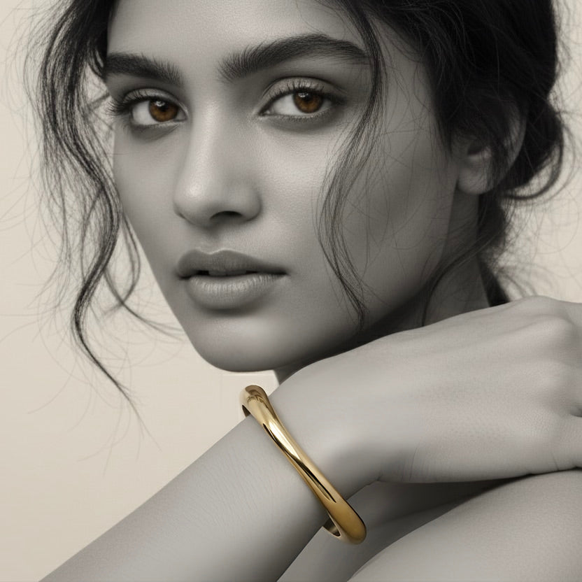 The Pure Gold Curve Bracelet