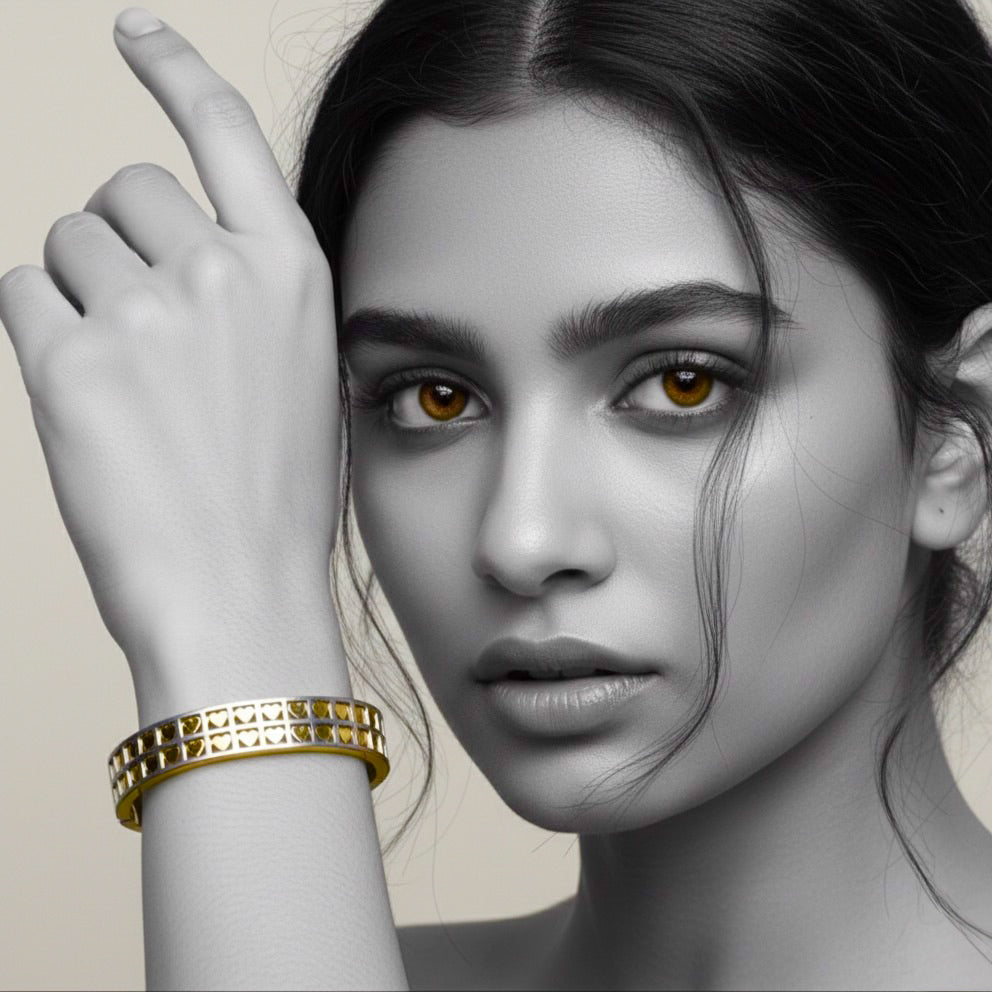 The Golden Heart Grid Bracelet