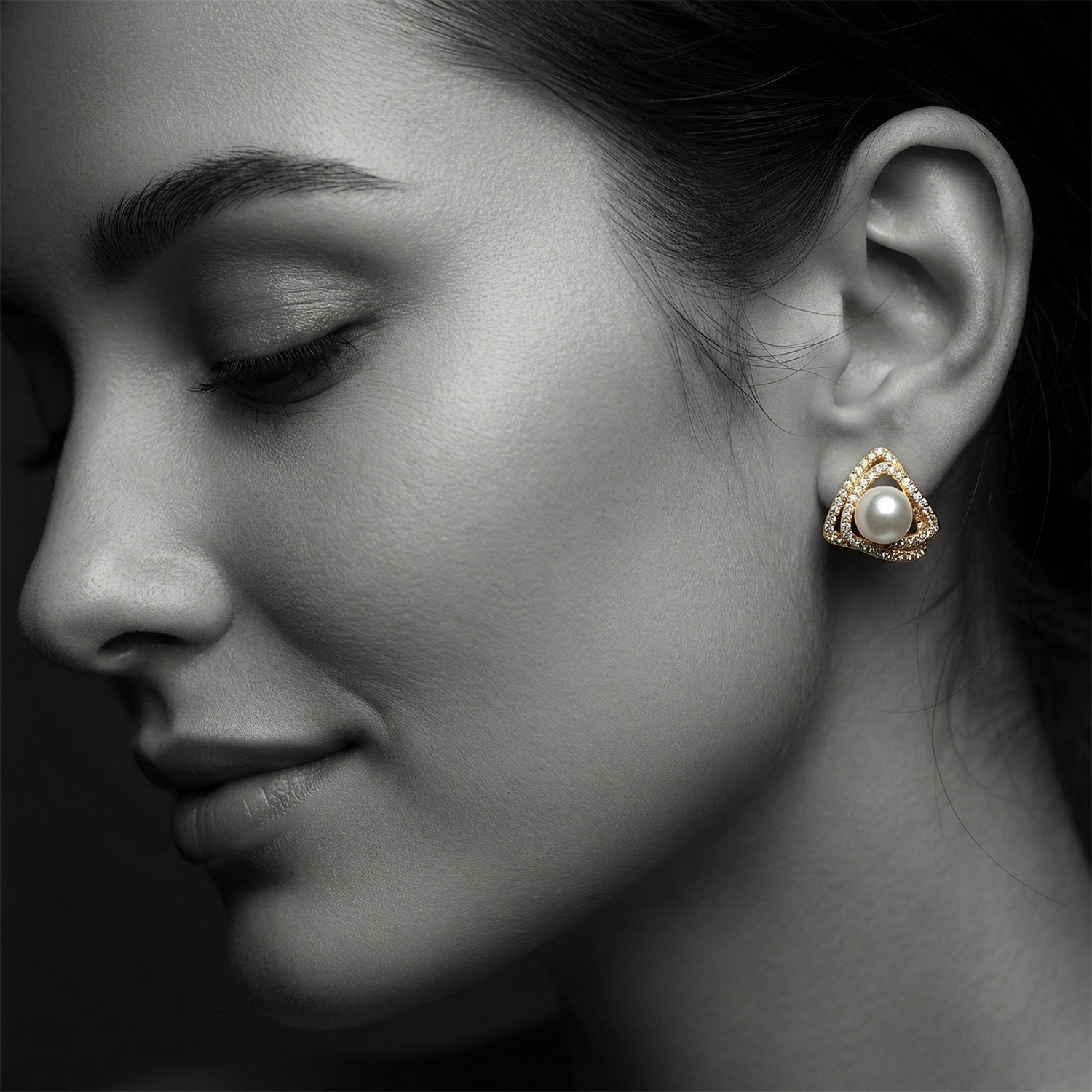 The Pearl Aura Studs