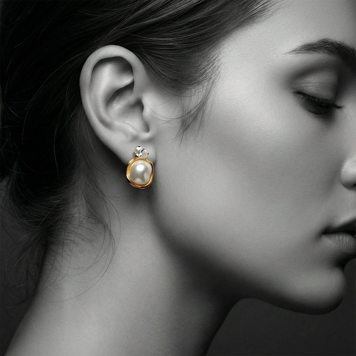 The Luma Pearl Studs