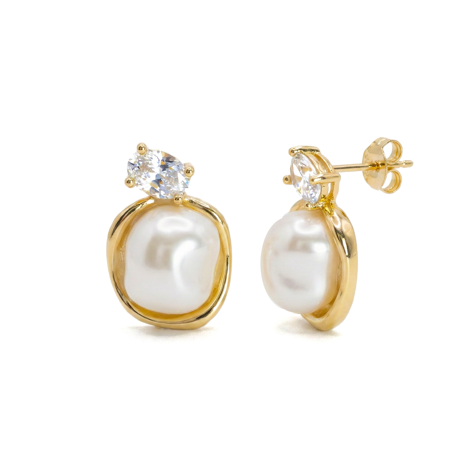 The Luma Pearl Studs