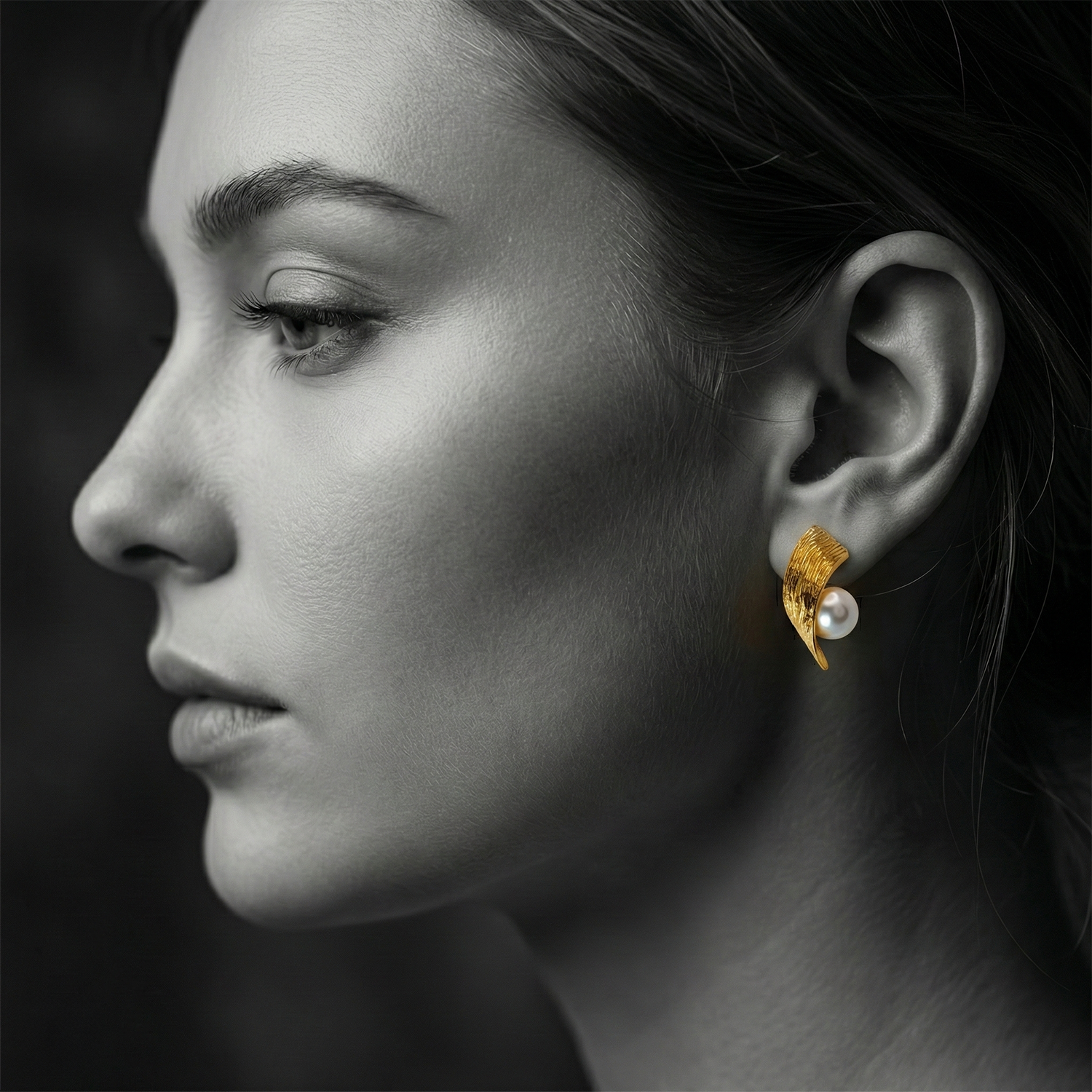 The Aurelia Pearl Studs