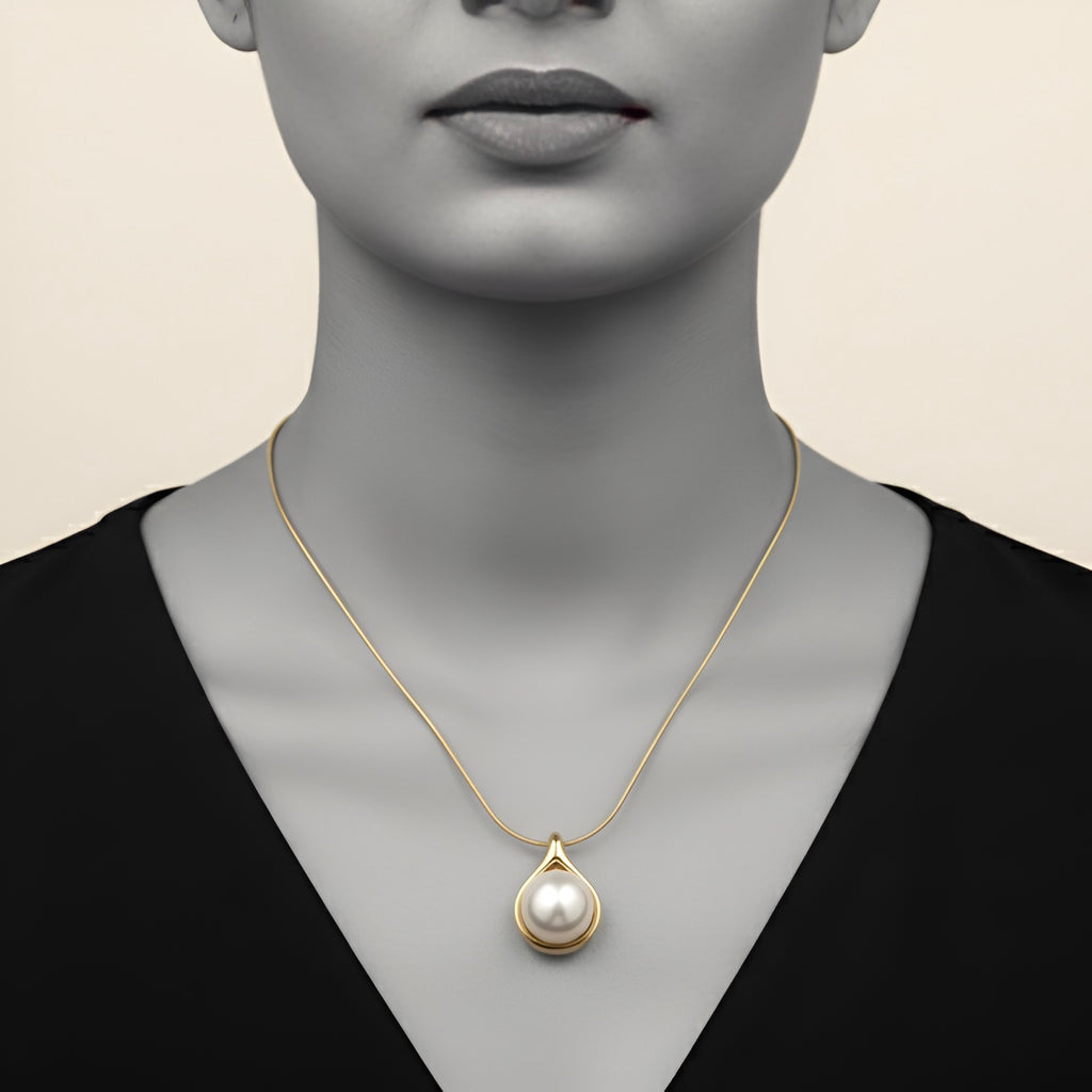 The Pearl Dewdrop Necklace