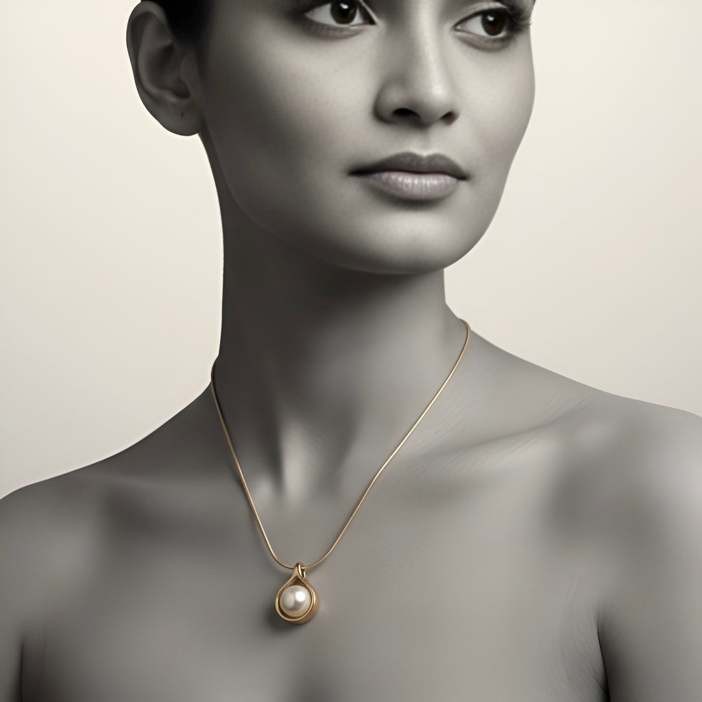 The Golden Teardrop Pearl Necklace