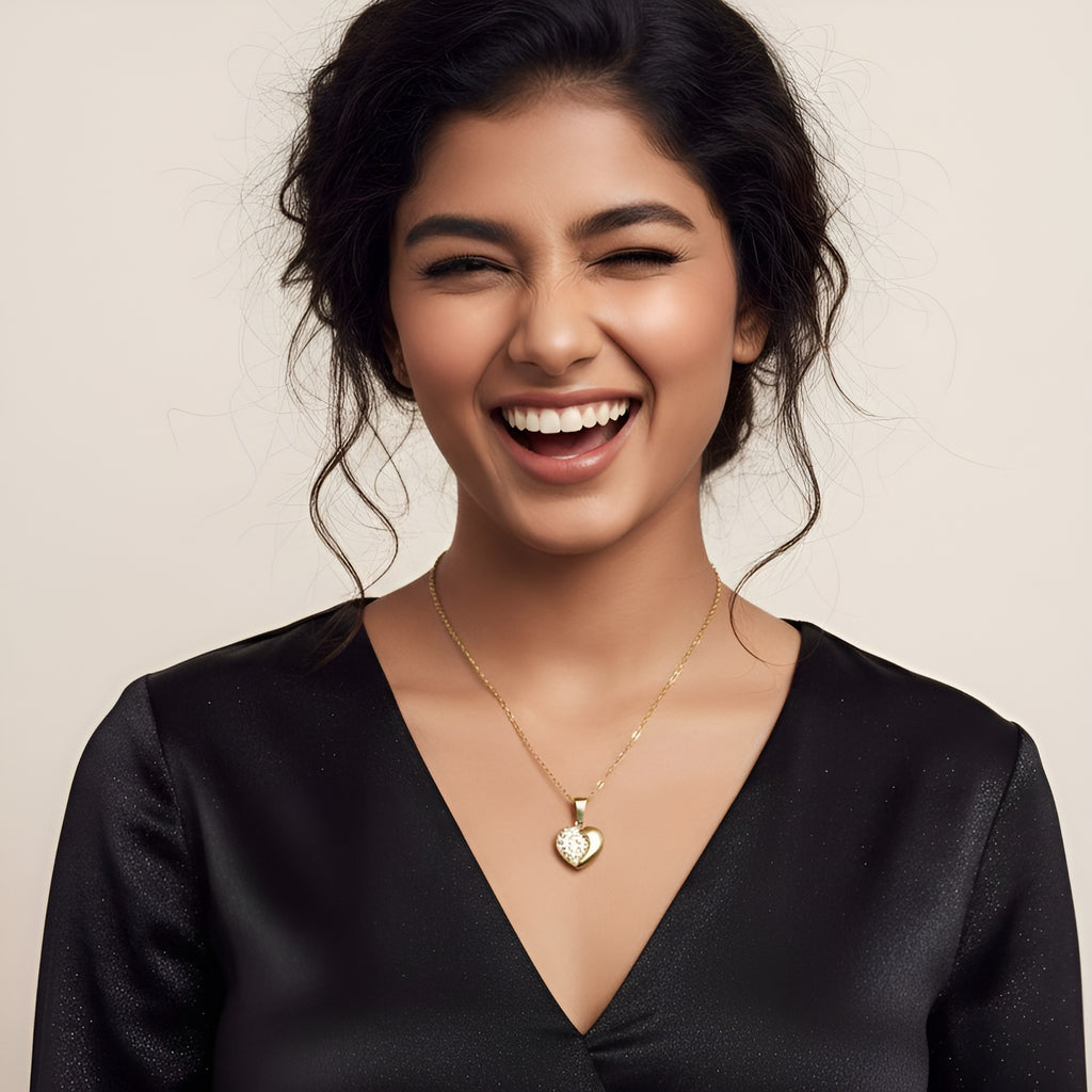 The Sparkling Heart Glow Necklace