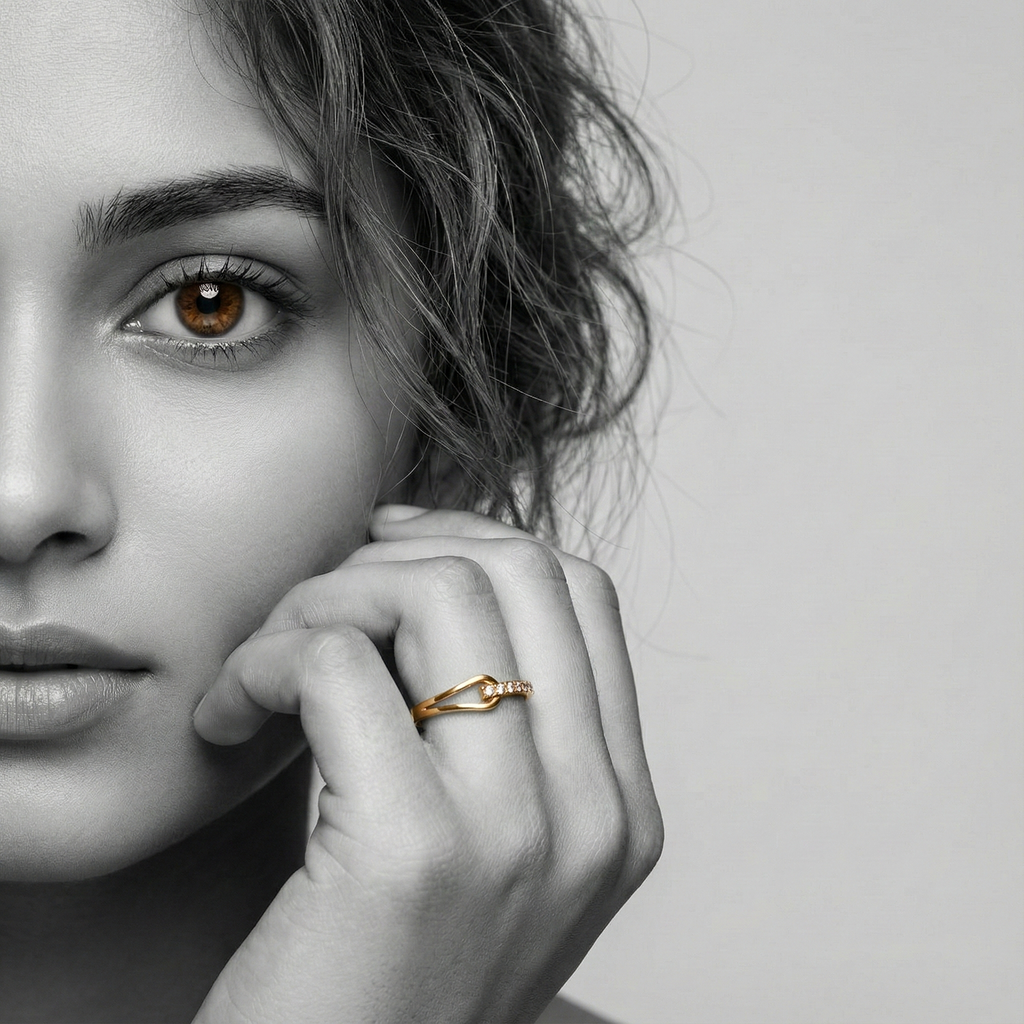 The Luminous Knot Ring