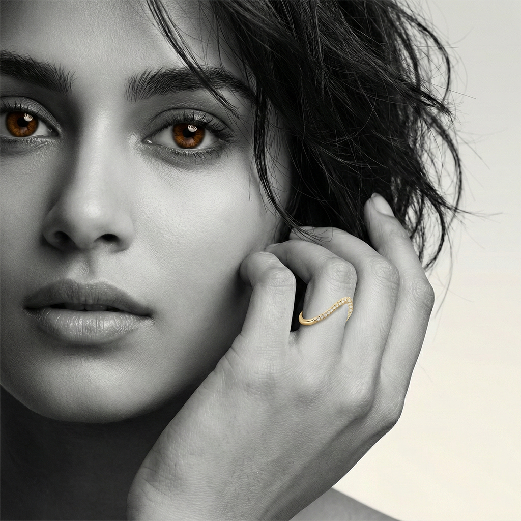 The Luminous V Curve Ring